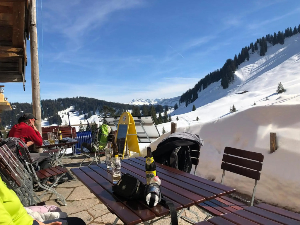 Gemütliche Ferienwohnung Bergwiese, 2-Raum, separates Schlafzimmer, schönen Balkon oder Terrasse, Komfort Ausstattung, ruhige Lage, kostenfrei WLAN, Sauna im Landhaus, Brötchenservice, Parkplatz kostenfrei, Hunde auf Anfrage, Tankstelle für E-Autos