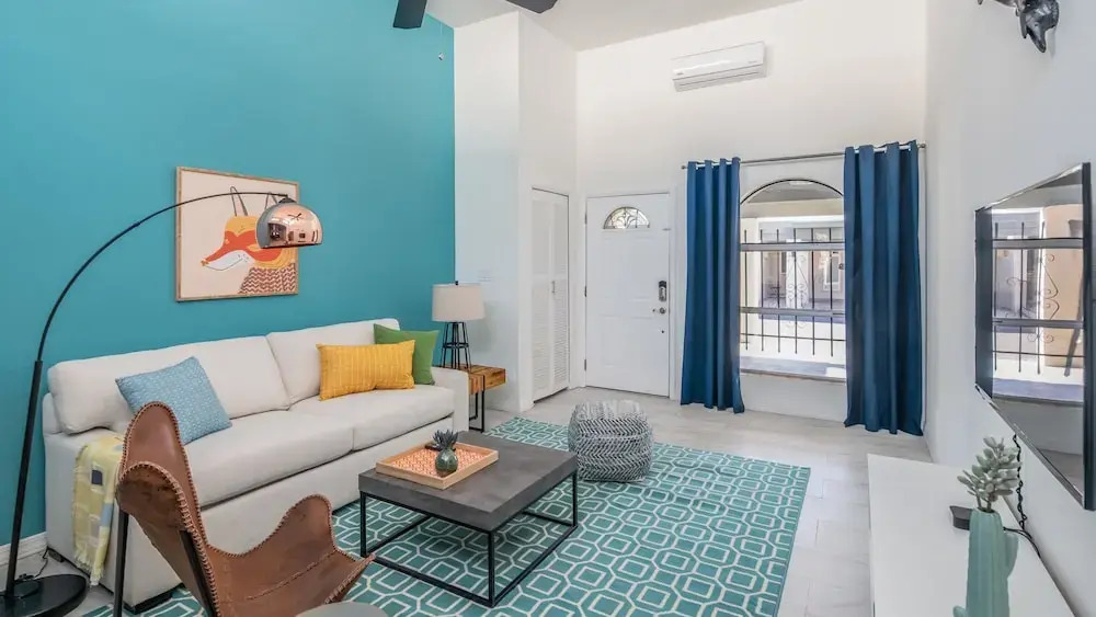 Sleek 2BR Townhome Central Phx by WanderJaunt