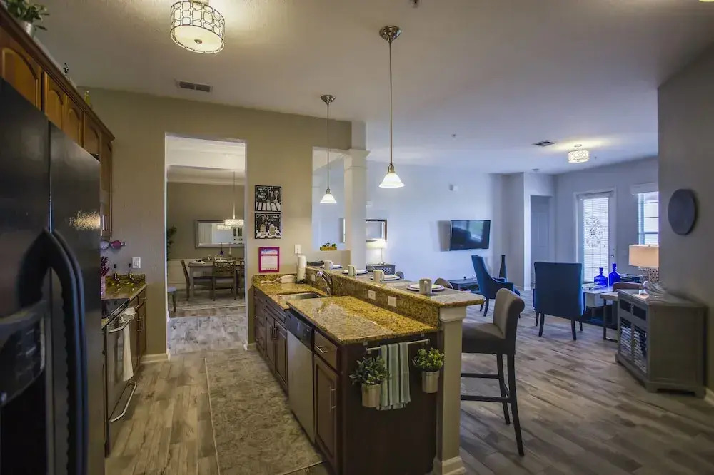 Altavista Lakeview 3 Bedroom Condo by RedAwning