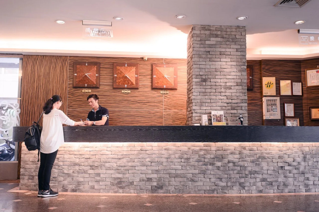 Waugh Den Business Hotel