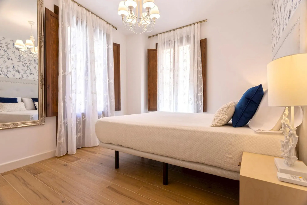 Beautiful 1 bd apartment in the heart of Granada. Mesones II