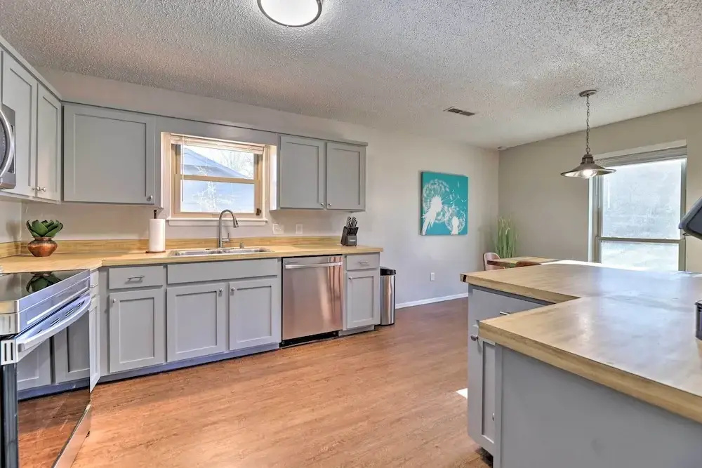 Modern Fayetteville Home < 1 Mi to U of A!