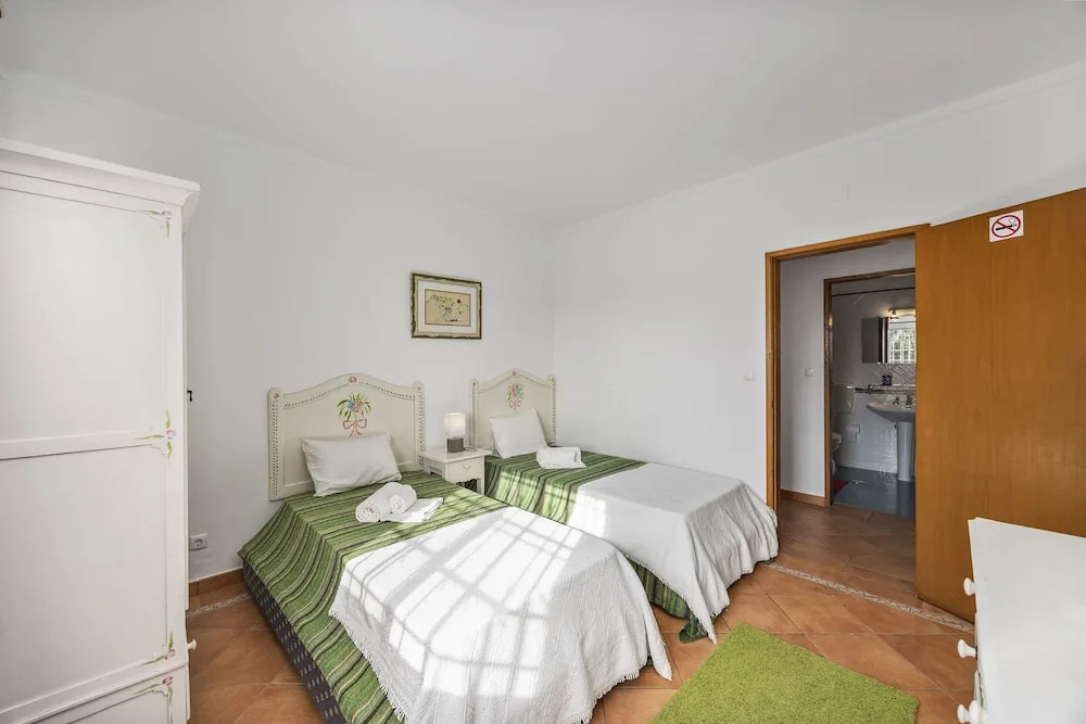 Muxima in Quelfes With 3 Bedrooms and 2 Bathrooms