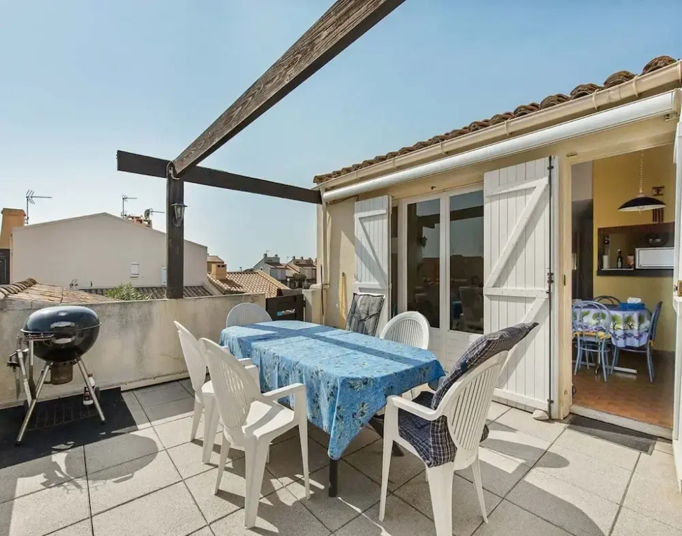 Seaside Family Apartment in Agde