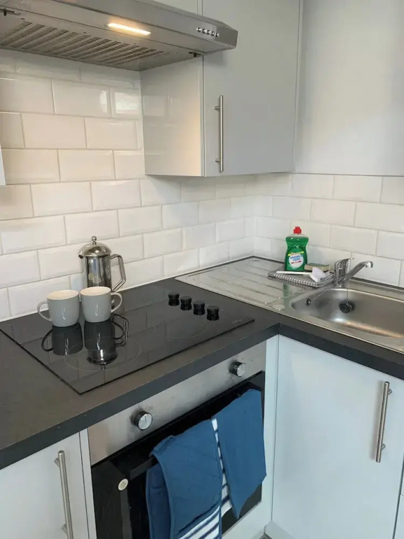 Seaside Chic Loft Apartment in Leigh-on-sea