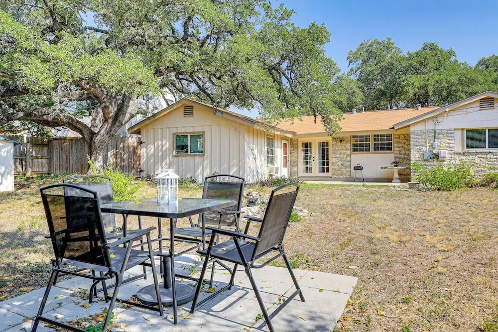 Large Yard: Home 9 Mi to San Antonio River Walk