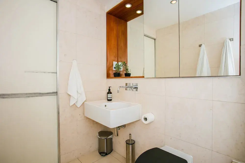 Beautiful 2-bedroom Flat With Balcony in E London
