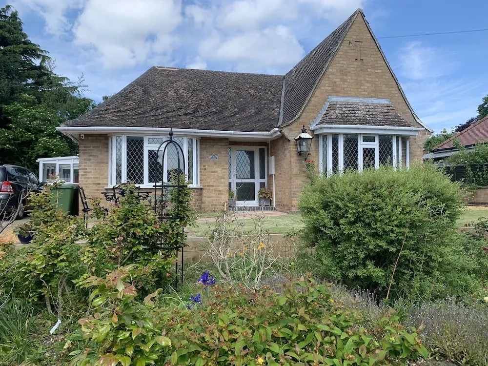 Vale View - Sleeps 6 - Pets Ok - Garden - Parking