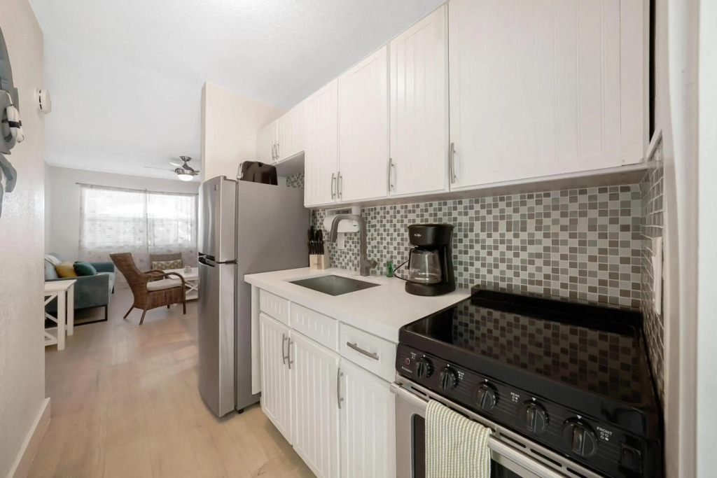 21 apartment 1 block from the beach unit 1