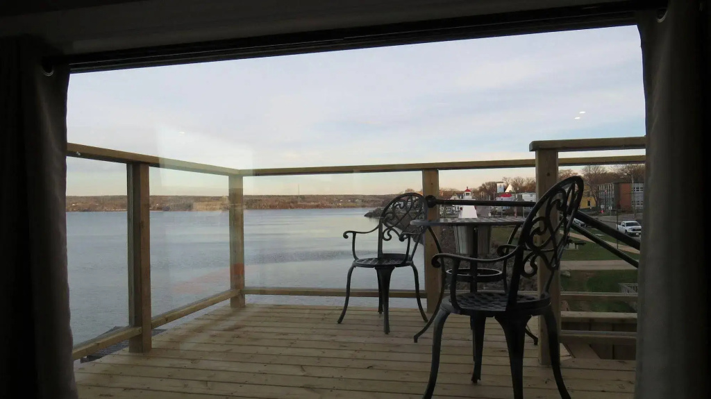 Dockside Suites