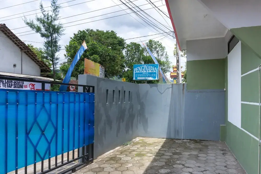 RedDoorz at Penginapan Hello Pacitan