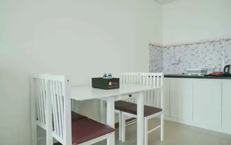Comfort And Elegant 1Br Green Bay Condominium Apartment