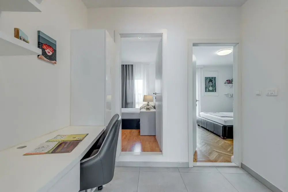Modern 90 m2 apt With Balcony w the sea View