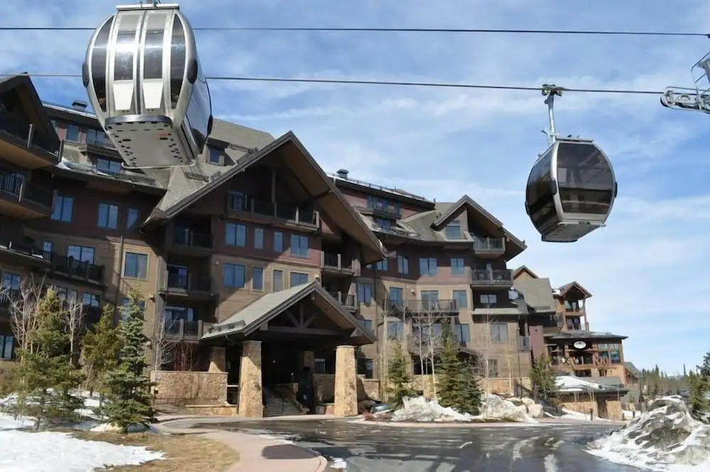 Crystal Peak Lodge 4 Bedroom Ski in, Ski out Slopeside Condo at the Base of Peak 7