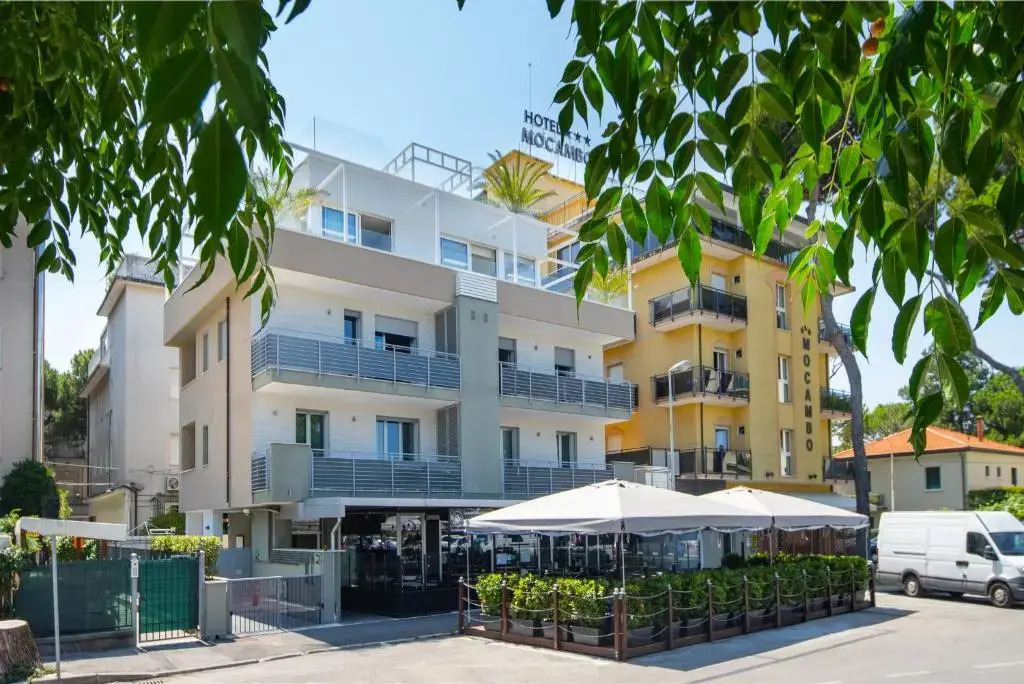 Appartamenti Residence Giardini CENTRALISSIMO AL MARE