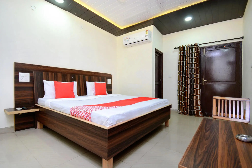 OYO 17133 Hotel Anmol