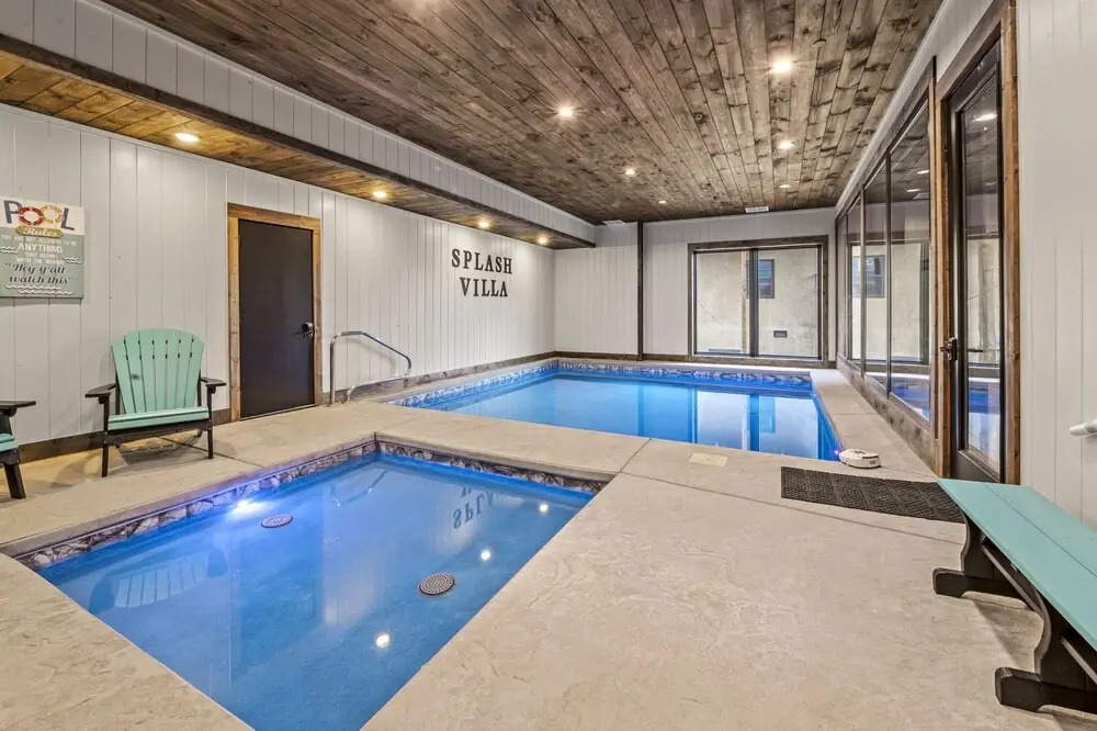 Splash Villa 6 Bedroom Home by Redawning