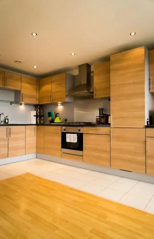 Modern 2 Bedroom Property With Balcony