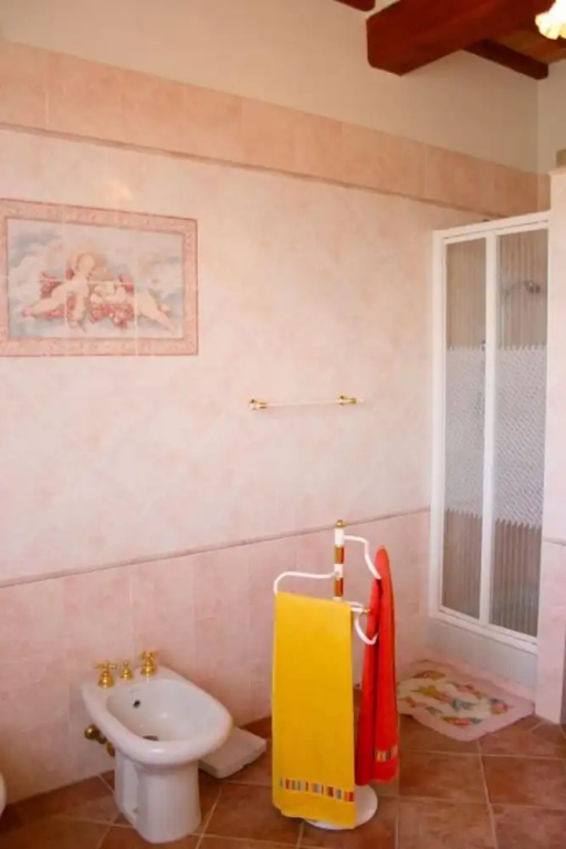 Stunning private villa for 8 guests with private pool, WIFI, TV, terrace, pets allowed and parking
