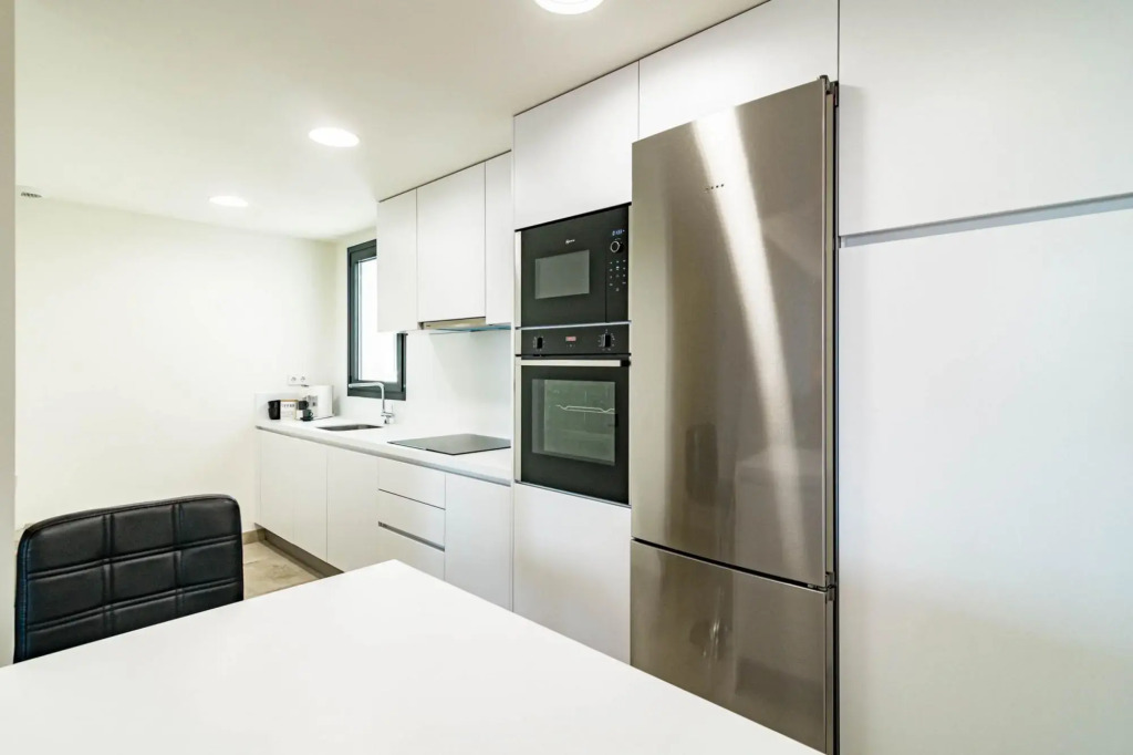 Inf4.5p- Modern 3 bed City Apartment Next to Beach