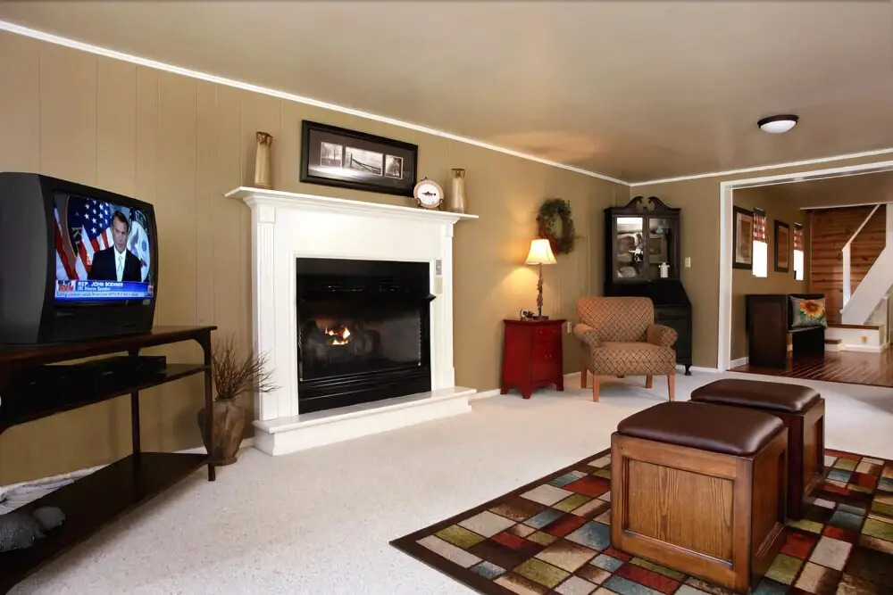 Brook Trout Chalet, 2 Bedrooms, Sleeps 9, On the Water