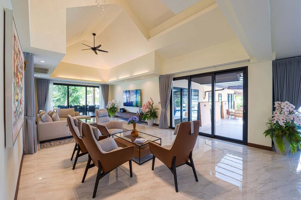 Luxury 5 Bedroom Villa Close to Beach SRS