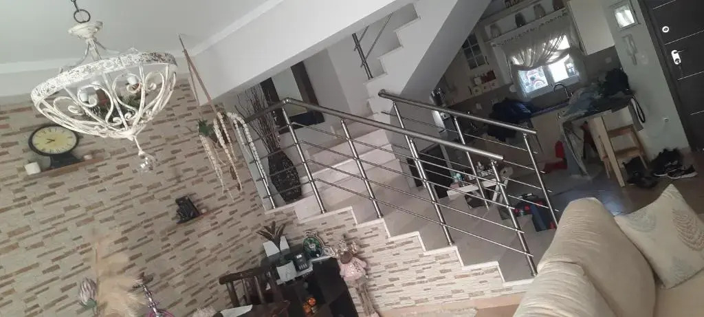 D & J Luxury House