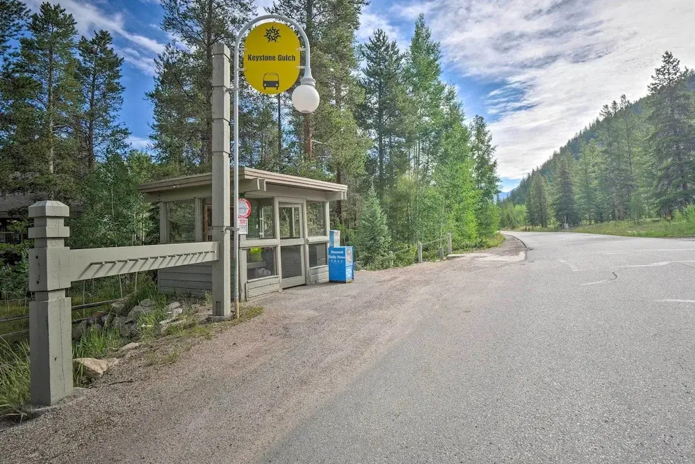 Cozy-chic Keystone Getaway: 2 Mi to Slopes!