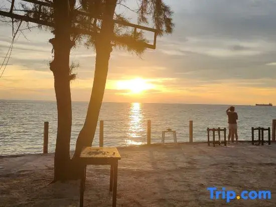 Xiyangyang Yunnan Renjia Homestay (Weizhou Island Landmark Plaza)