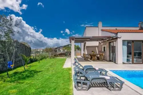 Family Villa With Pool, Wellness