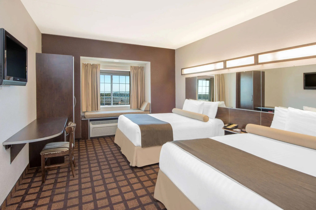 Microtel Inn & Suites by Wyndham Quincy Downtown - River Area