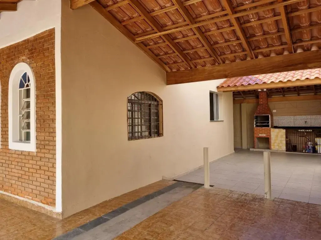 Aconchegante casa com piscina a 100m da praia