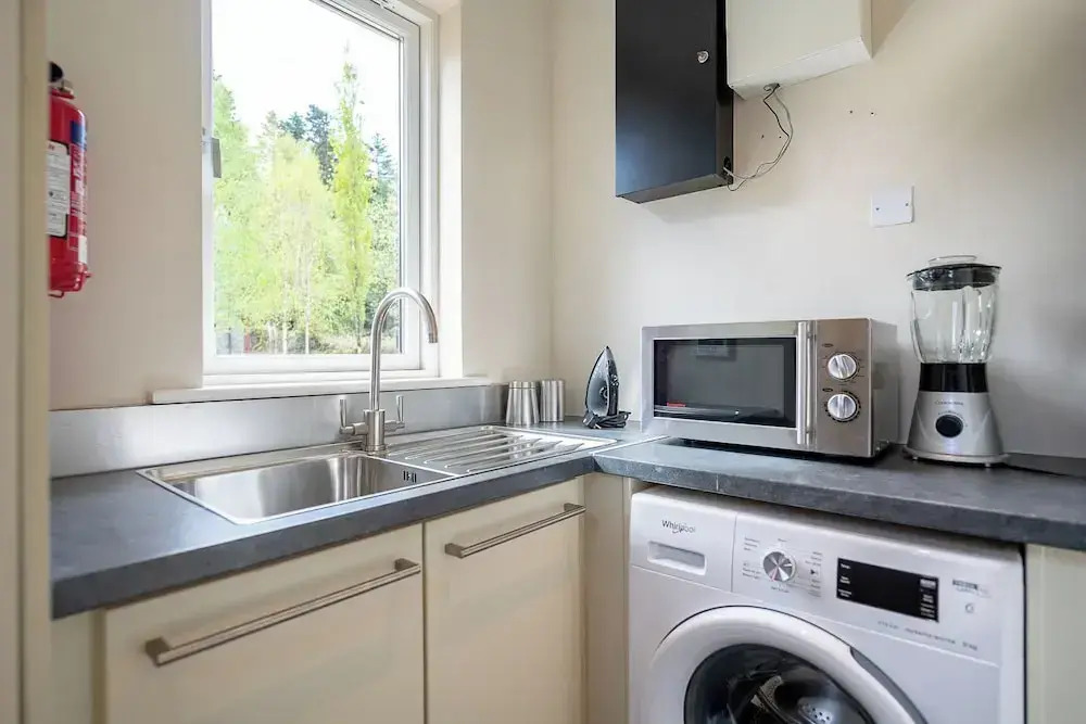 Spacious Kenmare Home to Sleep 8 Free use of Pool Onsite