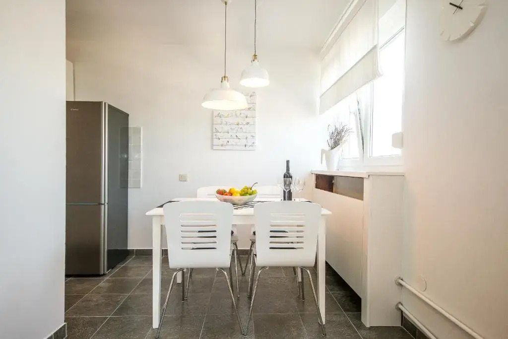 Hendrix Bridge Apartment