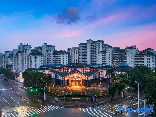 Jifeng International Hotel (Wanning High Speed Railway Station)
