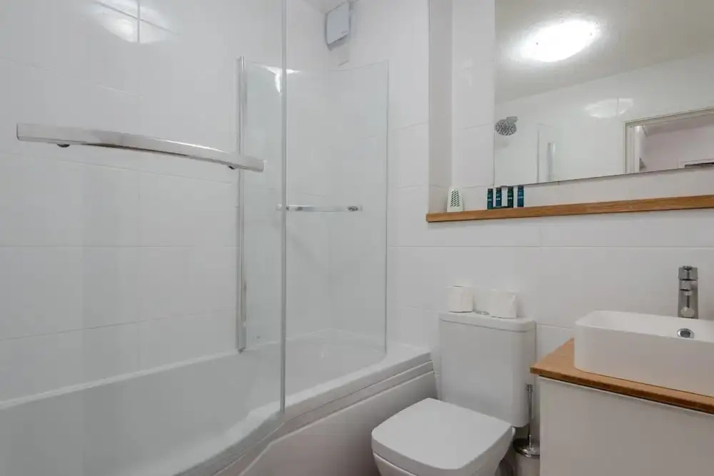Lovely Landed Home near Wimbledon, sleeps 4