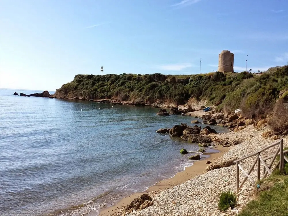 Detached Seafront Villa With Private Access To The Beach