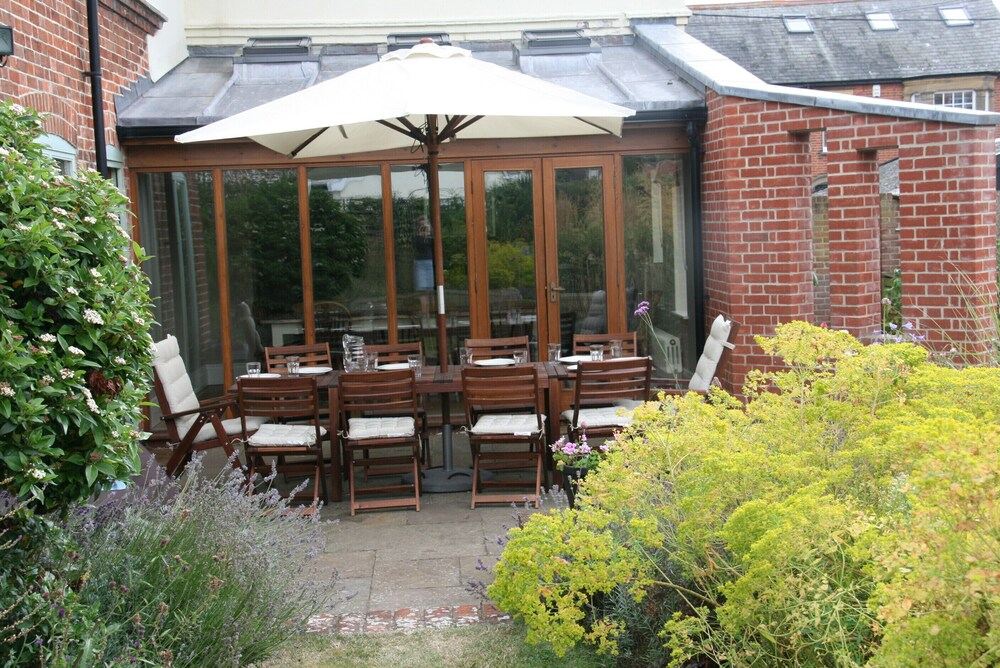 Holly Lodge