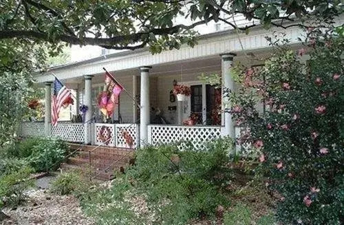 The Twin Magnolias Bed & Breakfast