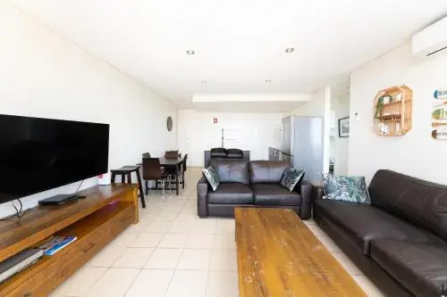 Ebbtide, Unit 04, 2-6 North Street