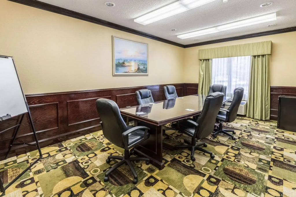Quality Suites Burleson - Ft Worth
