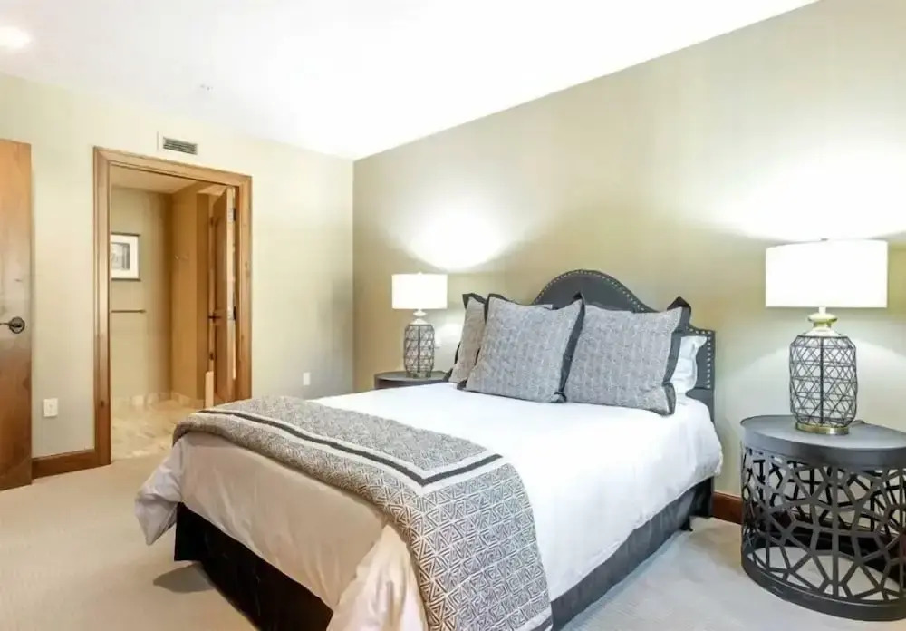 Platinum Vail Ritz-carlton 4 Bedroom Mountain Residence Just One Block From the Eagle Bahn Gondola