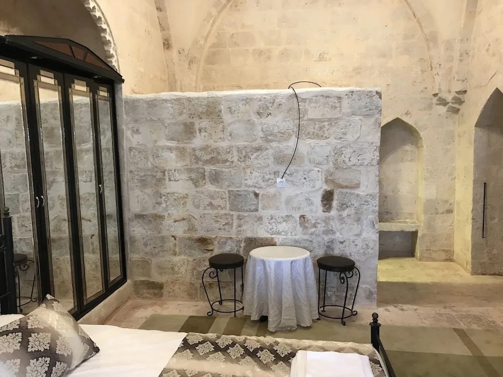 Kasr-i Abbas Hotel