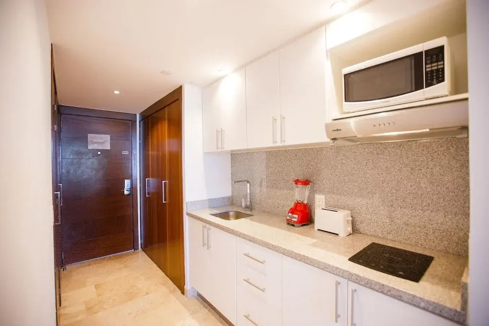 Bel Air 3314 1 BR by Casago