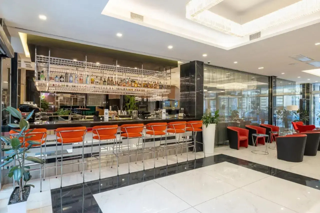 Silver Crown Hotel & Residence, Palace Quarter