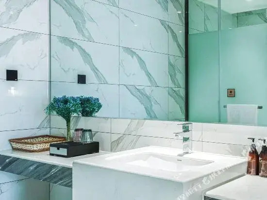 H Hotel (Hejin Xingeng Street)