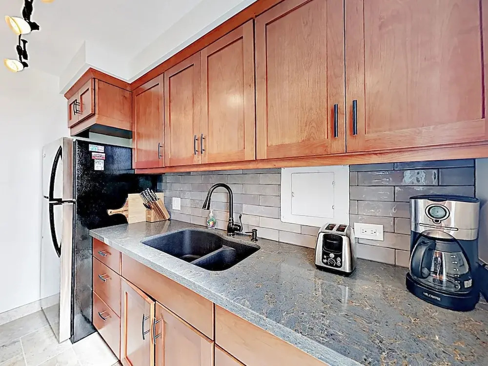 Sunny 1br W/ Pool & Balcony - Walk 5 Minutes To Beach 1 Bedroom Condo