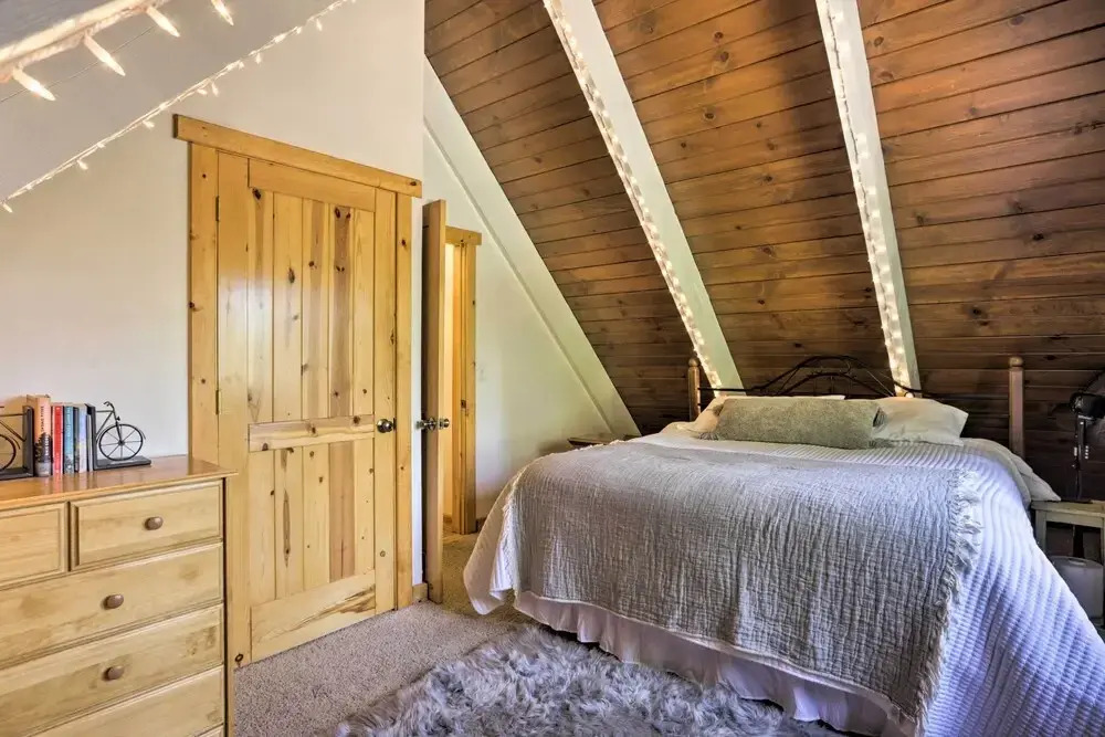 South Lake Tahoe Chalet w/ Hot Tub: By Ski & Golf!