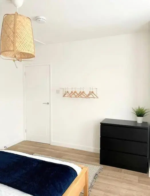 Central, Bright & Spacious Apartment - Parking Included