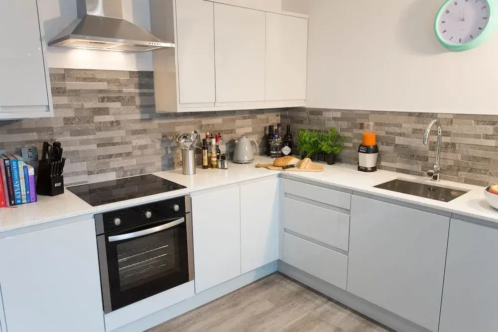 Cotels 7Zero1 Aparthotel - Unique Apartment building with friendly Reception - Pet Friendly - Private Garden Area